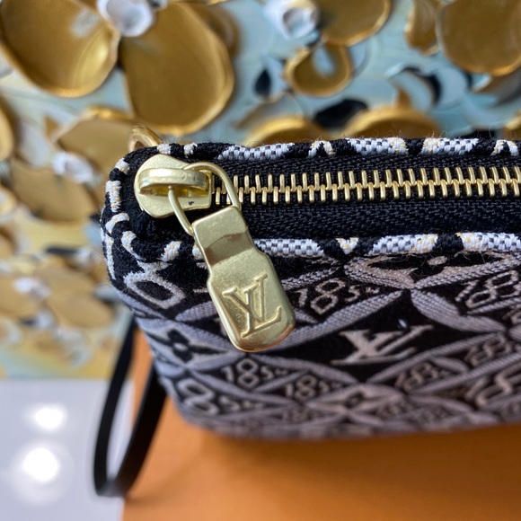 Louis Vuitton Since 1854 Neverfull MM Wristlet Pochette Pouch Purse Bag - Picture 3 of 6